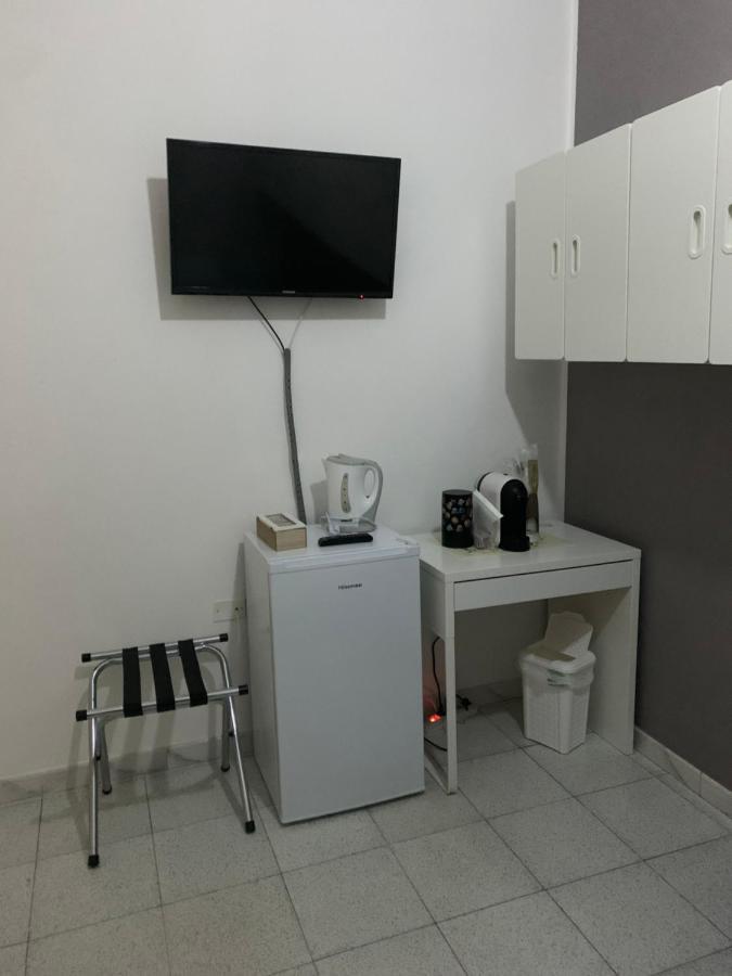Bedroom low cost di Elisa Quartucciu Bagian luar foto